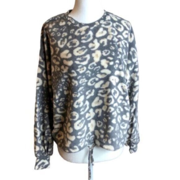 NWT Know.One.Cares Gray Leopard Print Crew Neck Warm Comfy Sweatshirt Small - Picture 1 of 8
